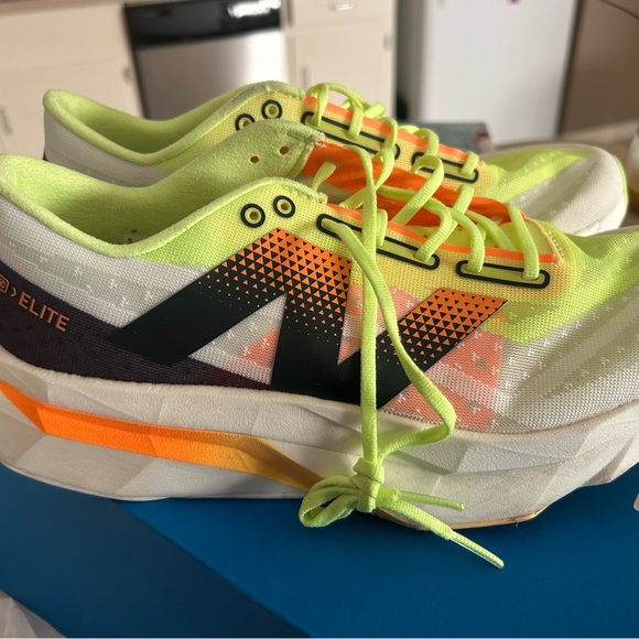 New Balance FuelCell SuperComp Elite v4 - Picture 3 of 5